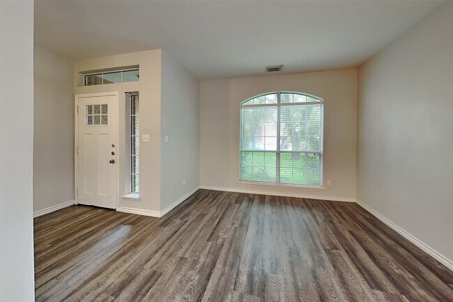Building Photo - 10931 S Falls Terrace