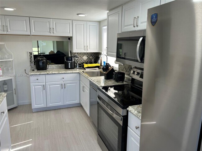 Building Photo - 8310 Sands Point Blvd