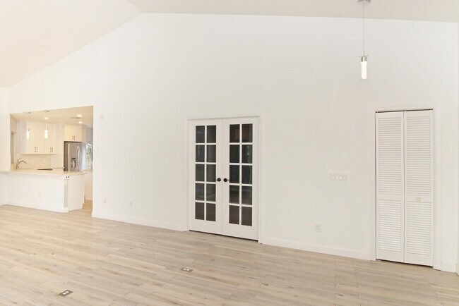 Building Photo - 896 Rose Ct