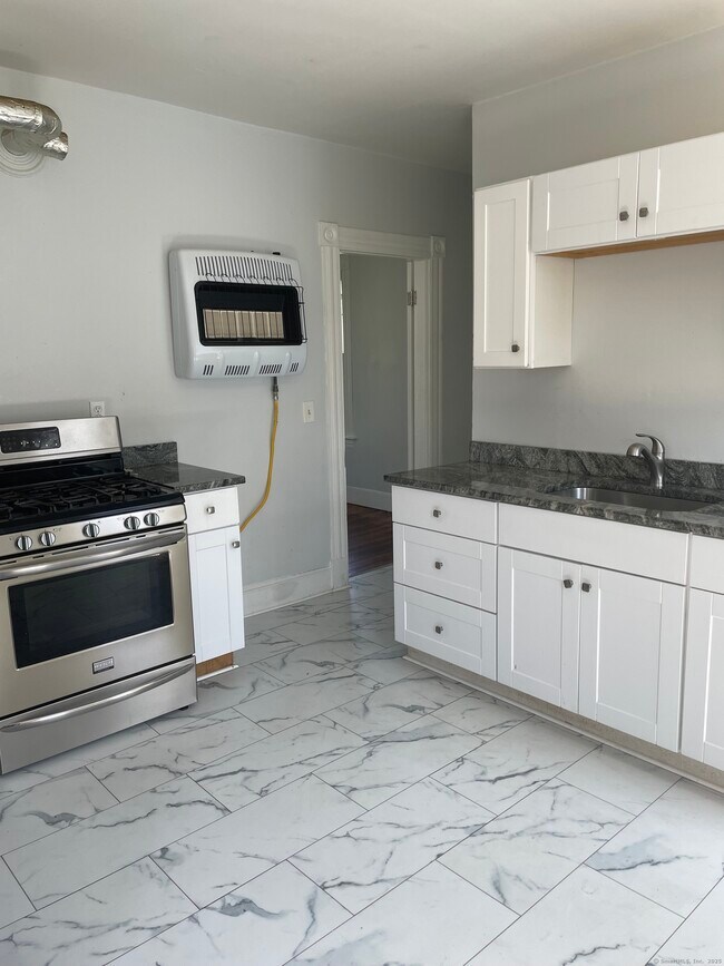 Primary Photo - 204 Alder St