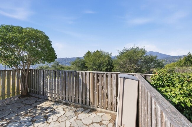 Building Photo - 12 Byron Cir