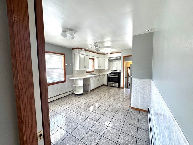 Building Photo - 2115 Sunnyside Ave