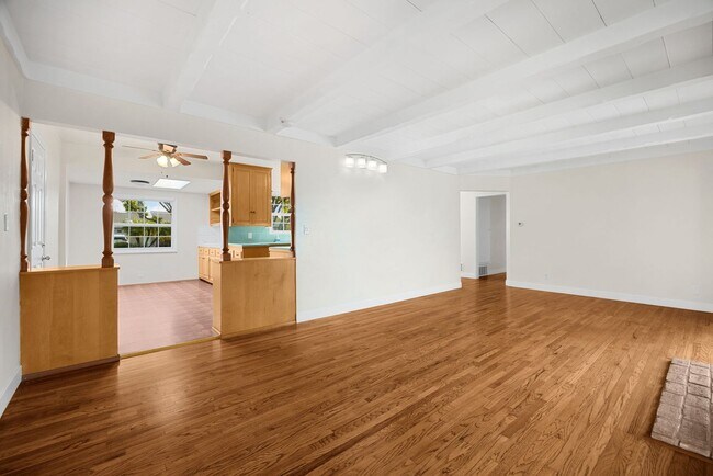 Building Photo - Desirable Fullerton Home 4 Bed 2 Bath w/ Pool & Jacuzzi