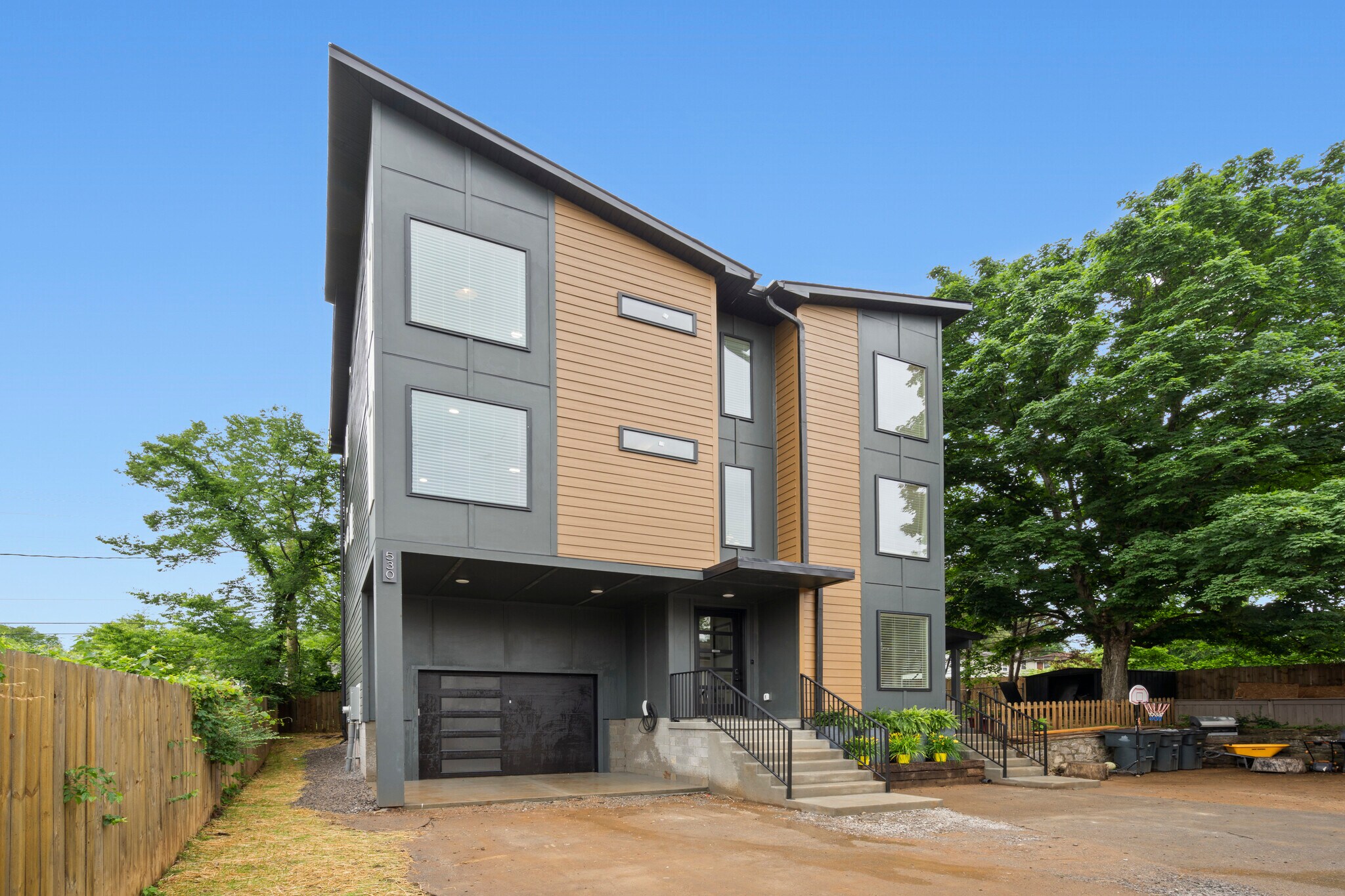 Building Photo - 530 Continental Dr