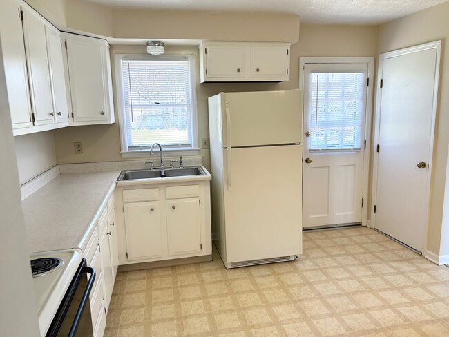 Building Photo - Mt Tabor ranch home with basement      250502