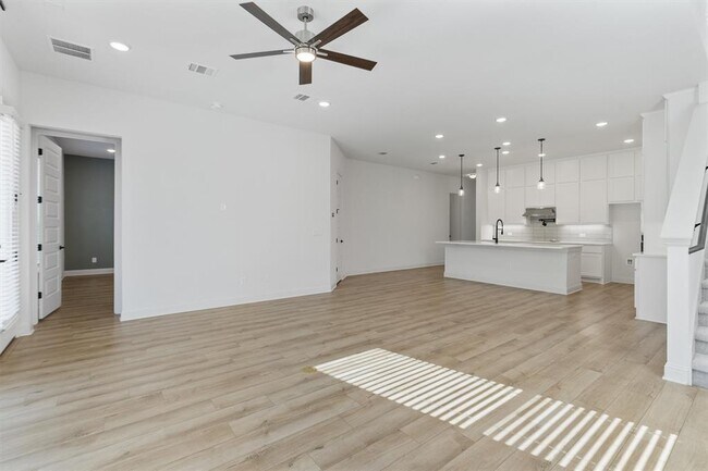 Building Photo - 508 Pinnacle View Dr