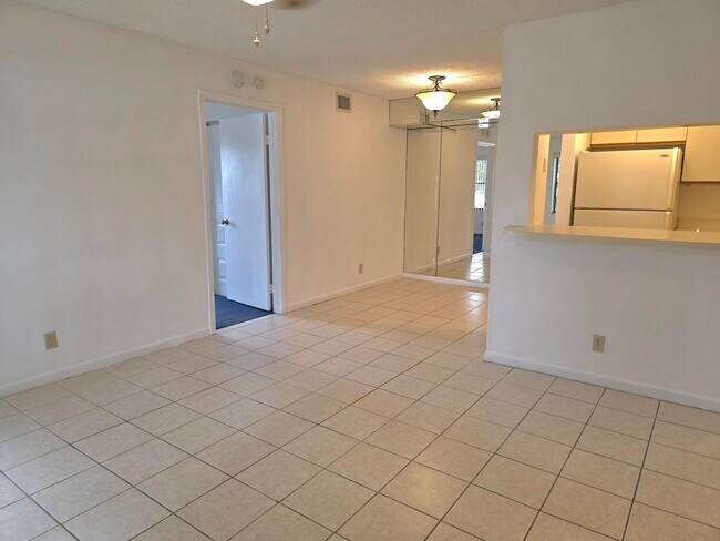 Building Photo - 4709 Lucerne Lakes Blvd W