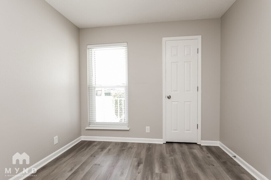 Building Photo - 4917 Hickory Woods E