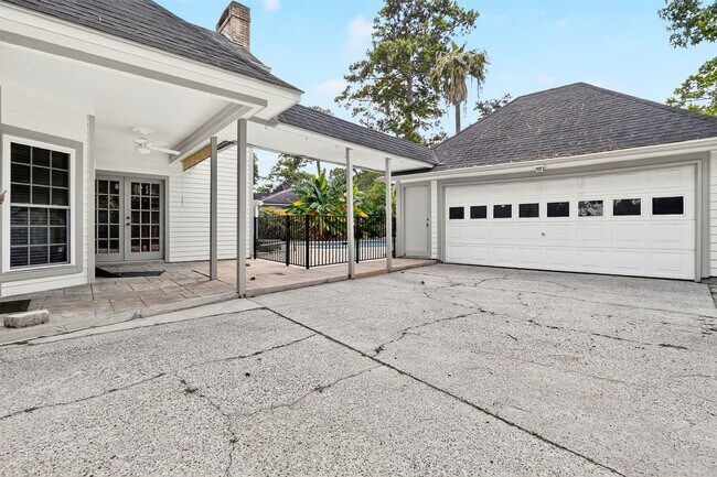 Building Photo - 18307 Forest Elms Dr