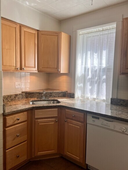 Building Photo - 4655 S 37th St