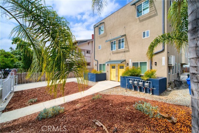 Building Photo - 3021 Raymond Ave