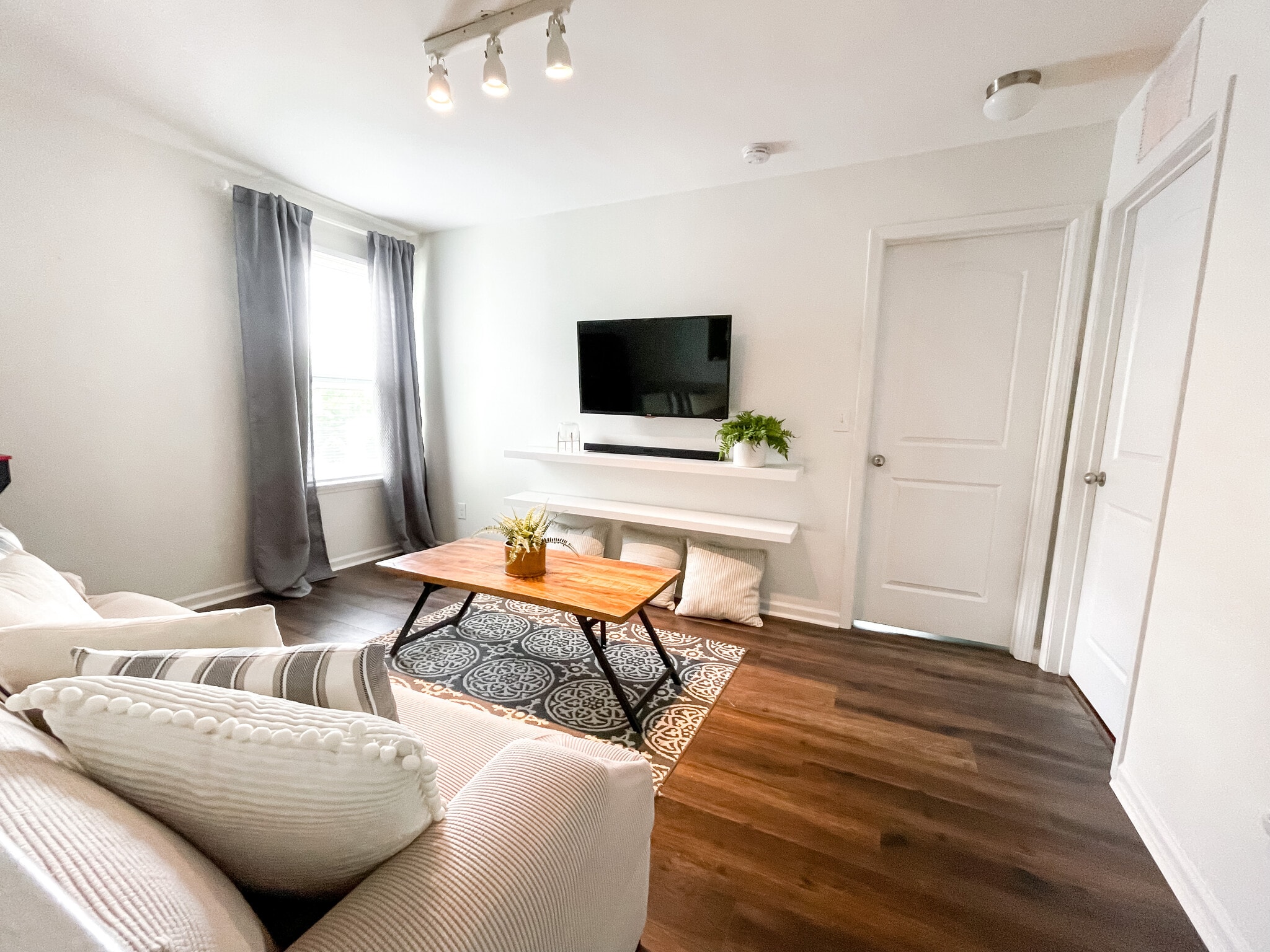 Upstairs loft - 10205 Sam Meeks Rd