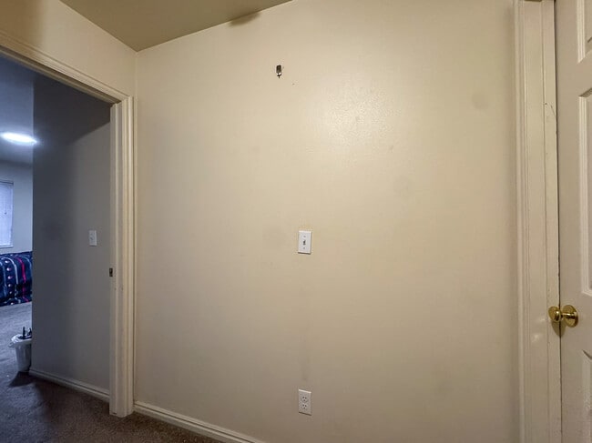 Building Photo - 582 N 500 E
