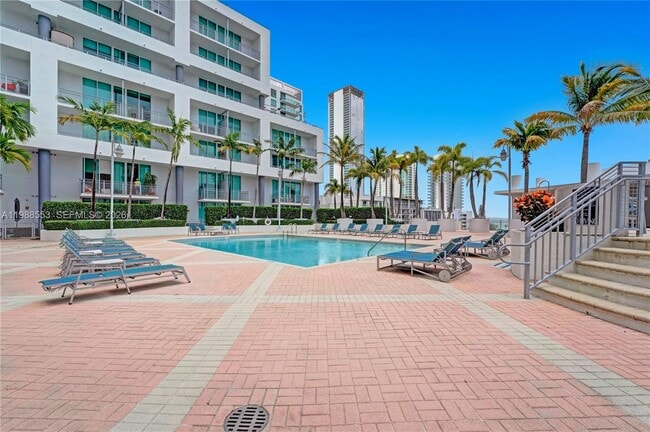 Building Photo - 350 NE 24th St