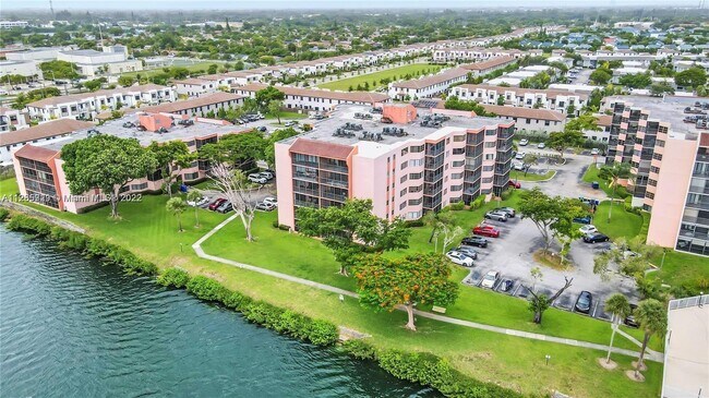 Building Photo - 20840 San Simeon Way