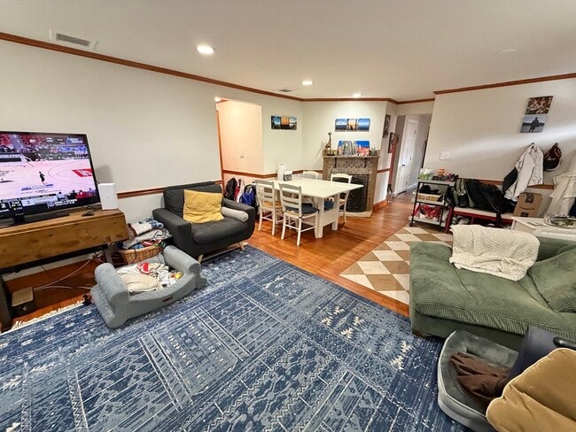 Building Photo - 176 Upland Ave