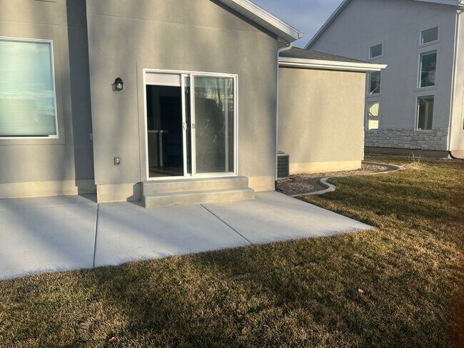 Building Photo - 1140 S 1500 W