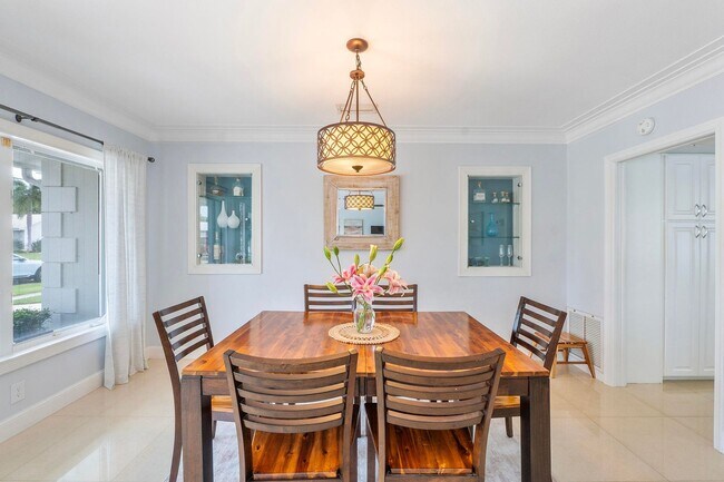 Building Photo - 772 Apple Tree Ln