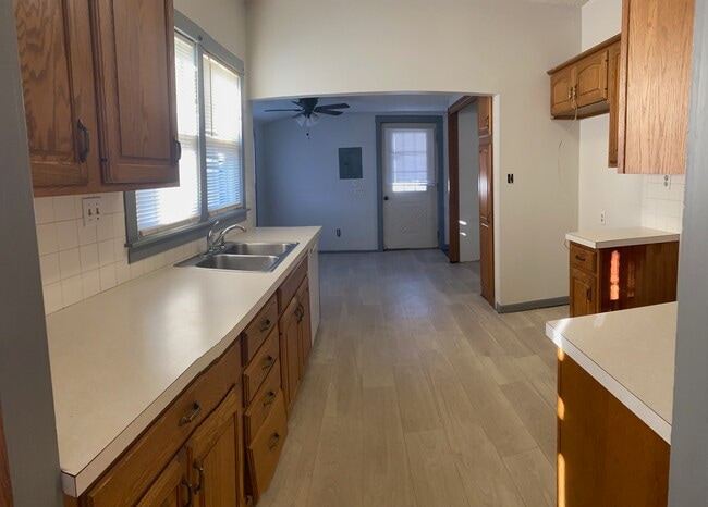 Building Photo - 517 N Taylor St