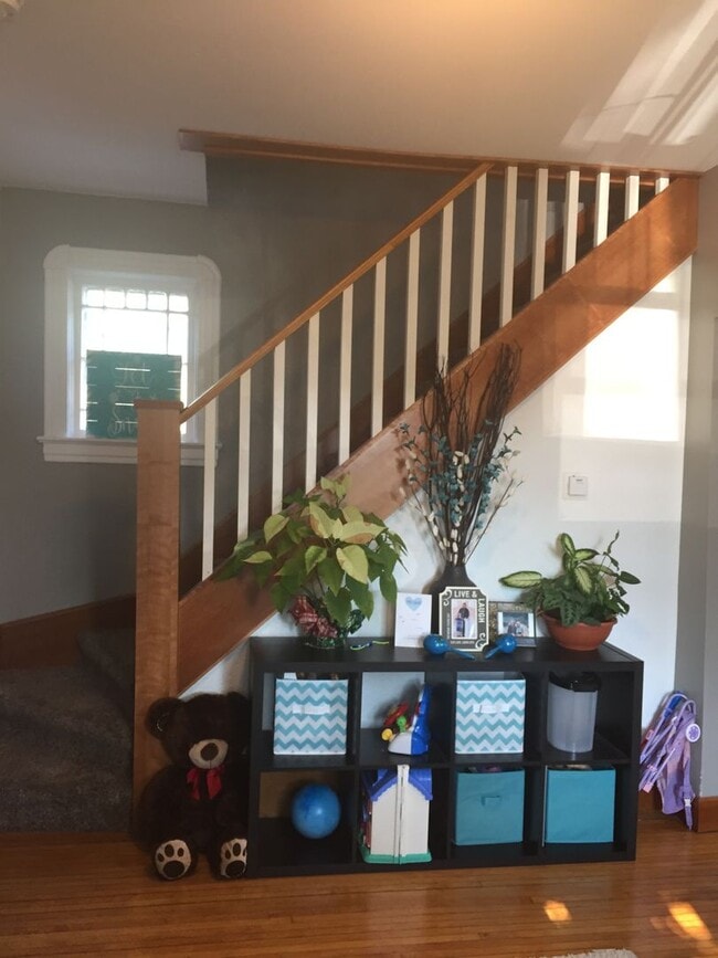 Building Photo - 1414 1/2 Jefferson Street - Available June! - Income Restricted Unit