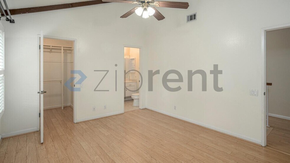 Building Photo - Unit