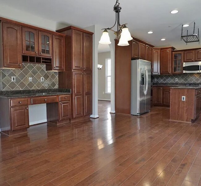 Building Photo - 46123 Gooseneck Dr