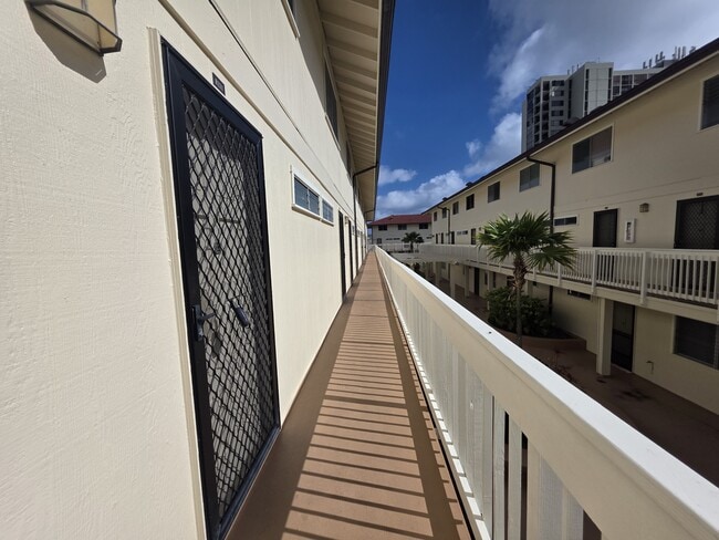 Building Photo - 350 Aoloa St