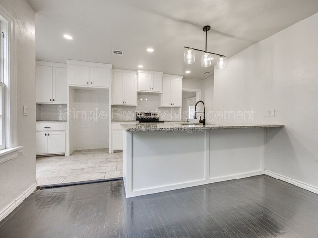 Building Photo - 2112 N Drexel Blvd