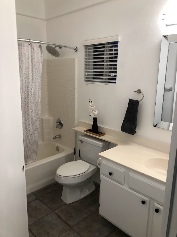 Full size second bathroom nearby second bedroom - 15860 Alisa Viejo Ct