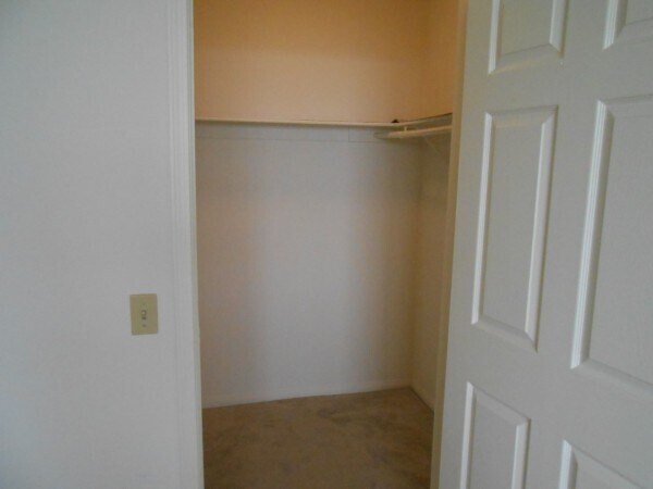 Building Photo - Beautiful remodeled 1 Bed one Bath in  Nor...