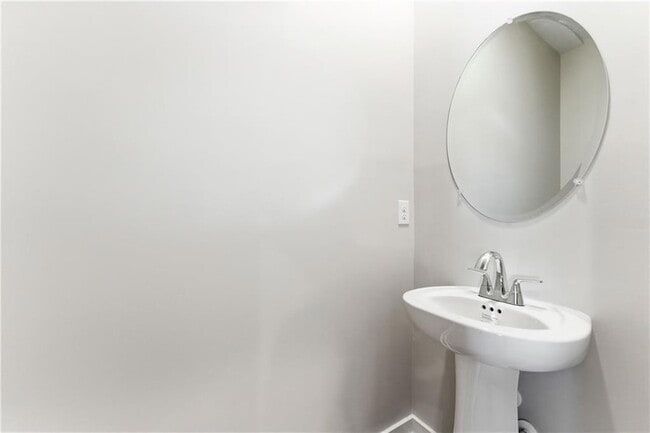 Building Photo - 1905 Westwind St