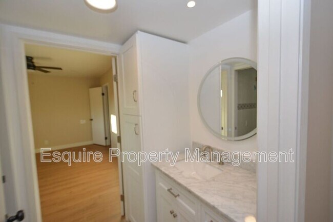 Building Photo - 729 Mardigras Ct