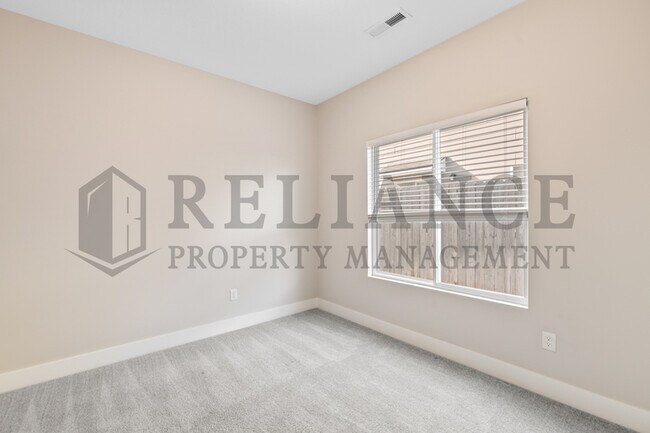 Building Photo - 212 W May St