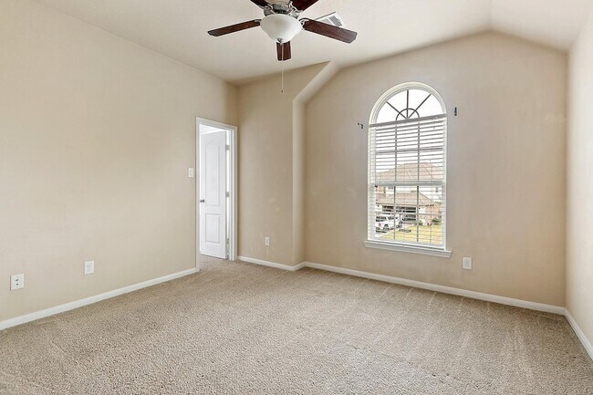 Building Photo - 26315 Cedar Pine Dr
