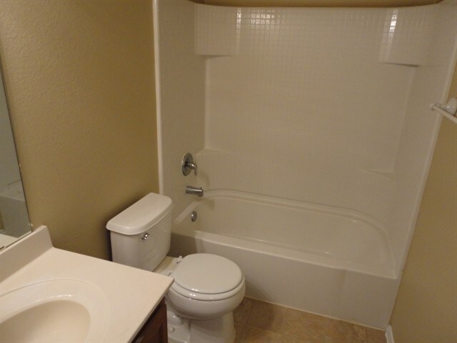 Building Photo - 937 Iona Dr