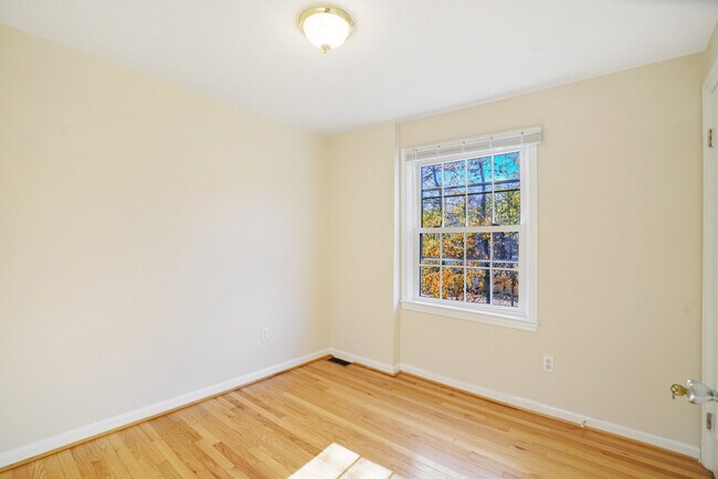 Building Photo - 4339 Cedarlake Ct