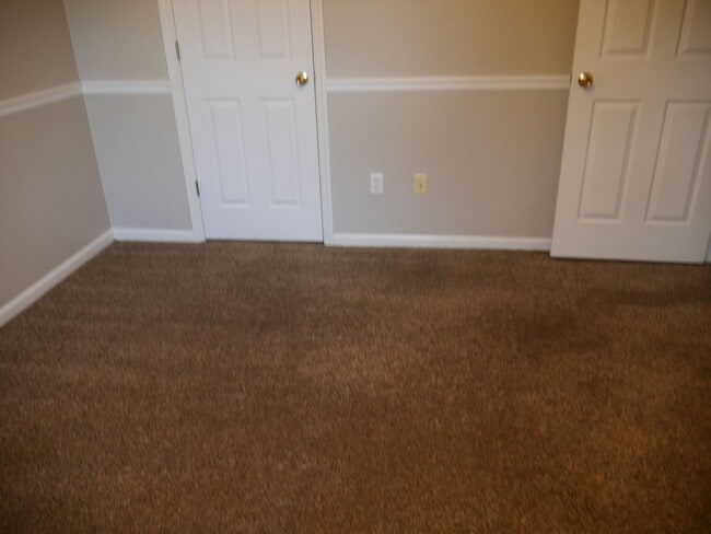 Building Photo - Three bedroom!