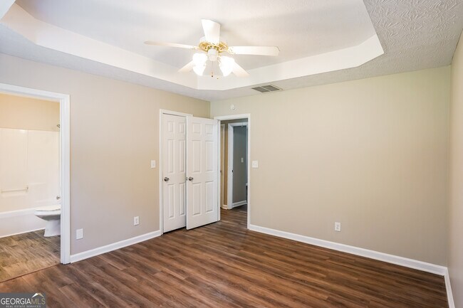 Building Photo - 6670 South Ave