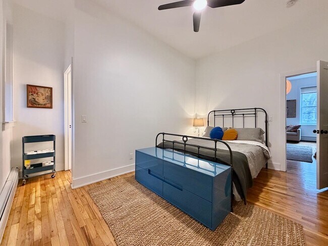 Building Photo - 820 Grand St