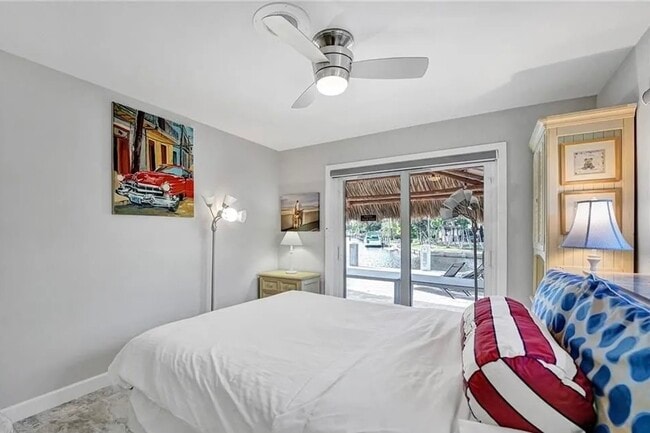 Building Photo - 2830 NE 55th St