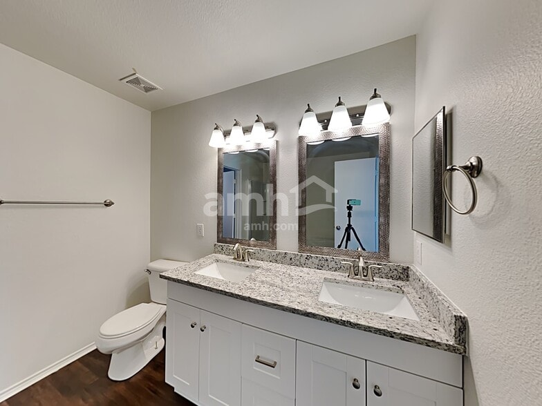 Building Photo - 8307 River Bluffs Dr