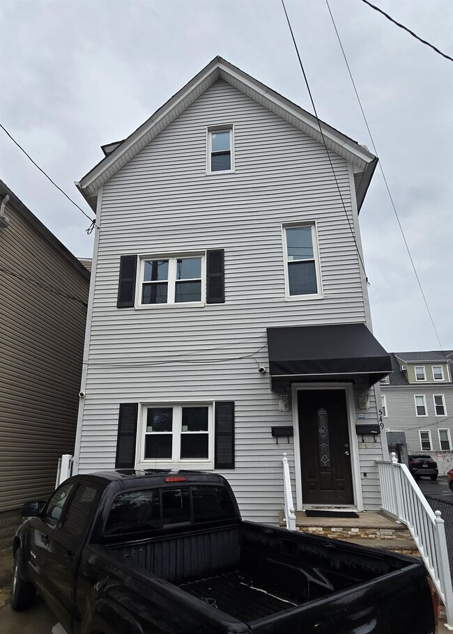 Primary Photo - 549 Ave E
