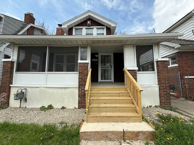 Primary Photo - Renovated 3-Bedroom Home – We Welcome Sect...