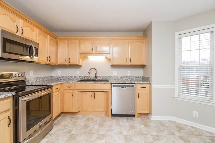 Building Photo - 2910 Iona Dr