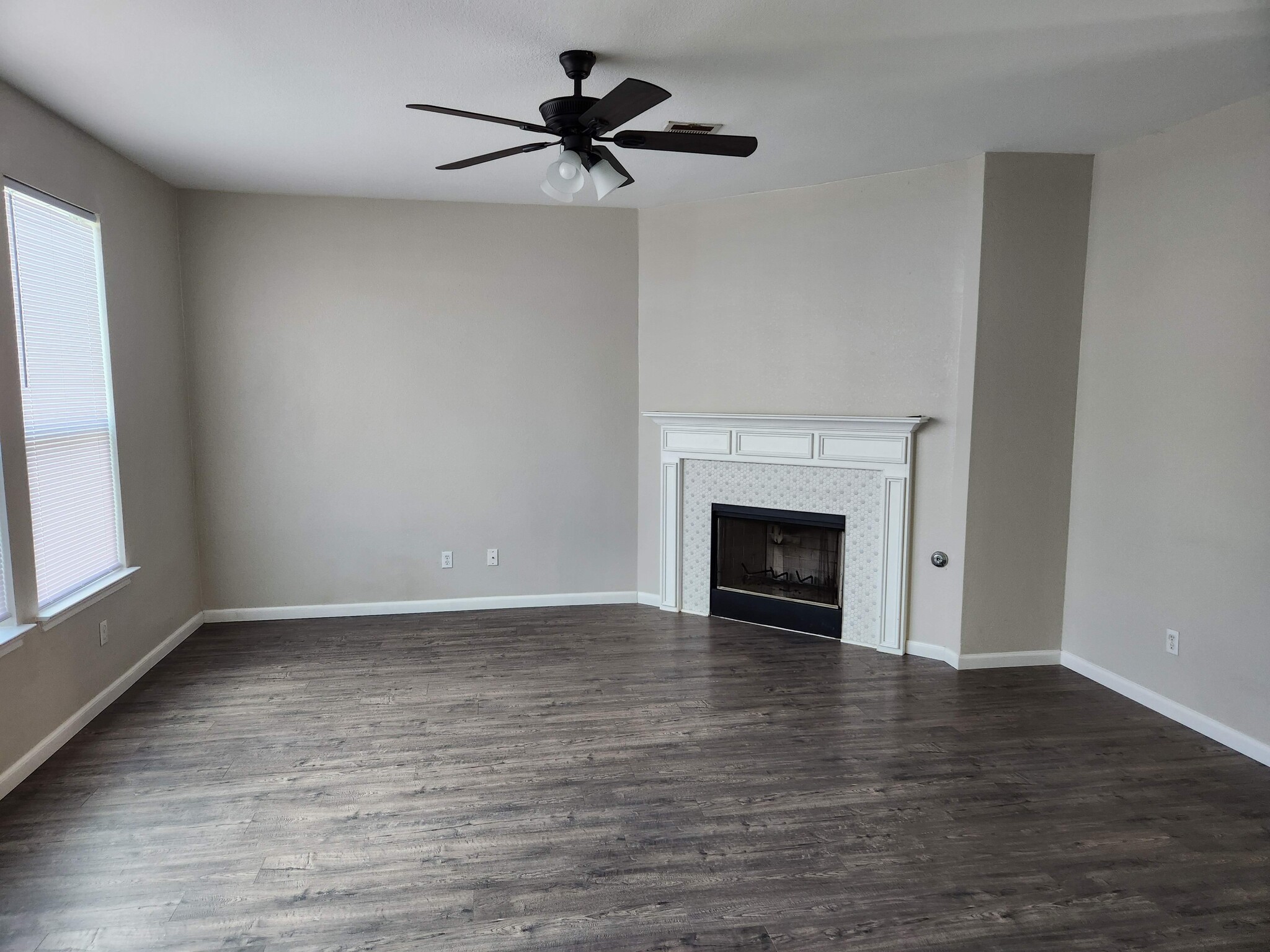Building Photo - 1601 Briar Hill Dr