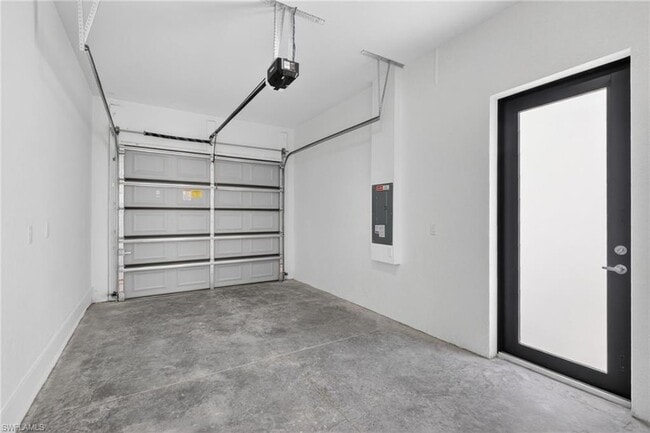 Building Photo - 1213 Dodwin St E