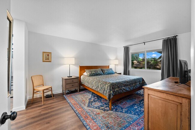 Building Photo - 7.5 Month Furnished Condo at Collwood Manor