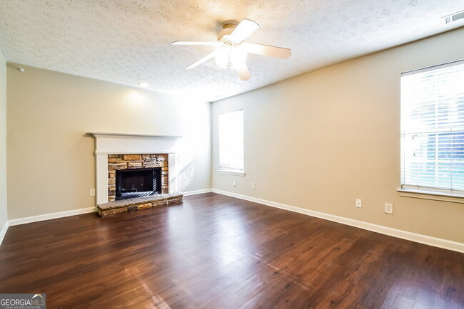 Building Photo - 3819 Bay Cove Tr SE