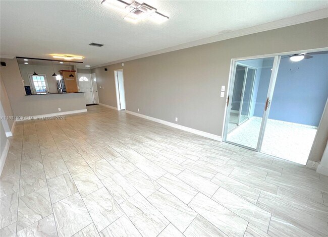 Building Photo - 1101 Crystal Lake Dr
