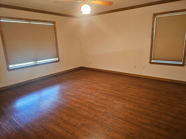 Building Photo - 1316 Brown Rd